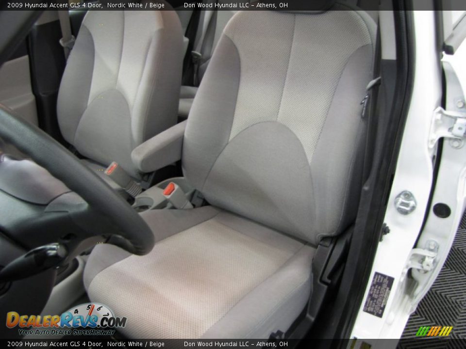 2009 Hyundai Accent GLS 4 Door Nordic White / Beige Photo #6