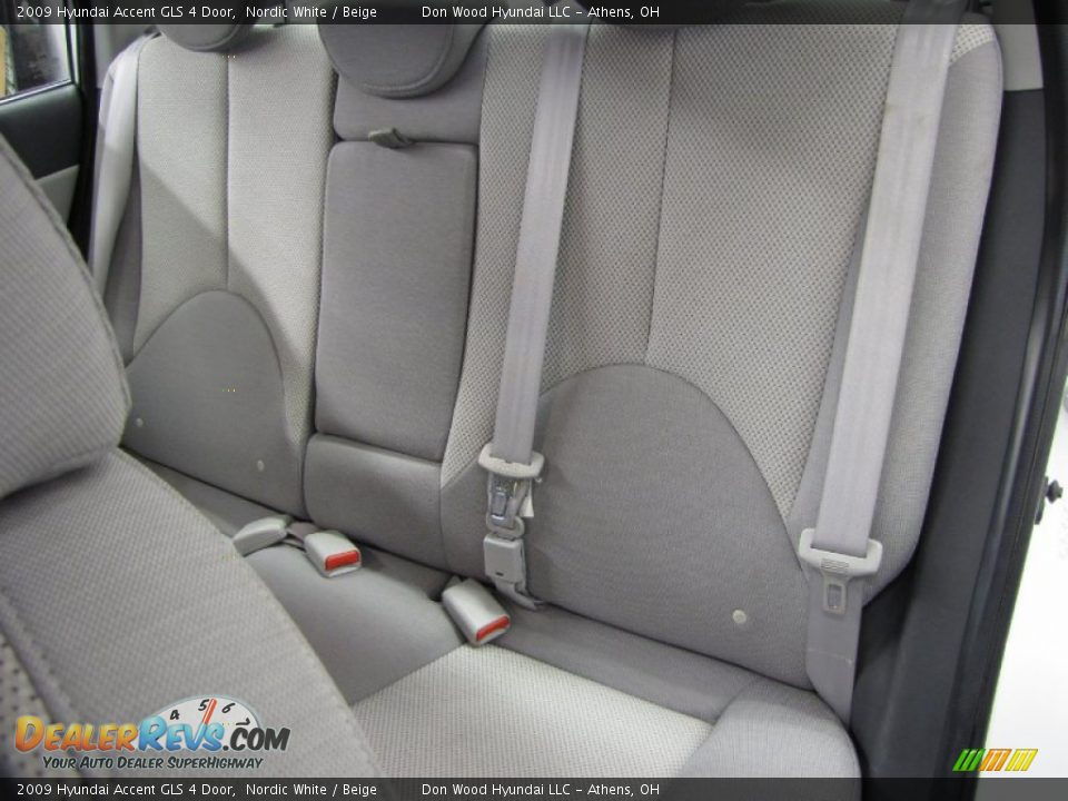 2009 Hyundai Accent GLS 4 Door Nordic White / Beige Photo #7