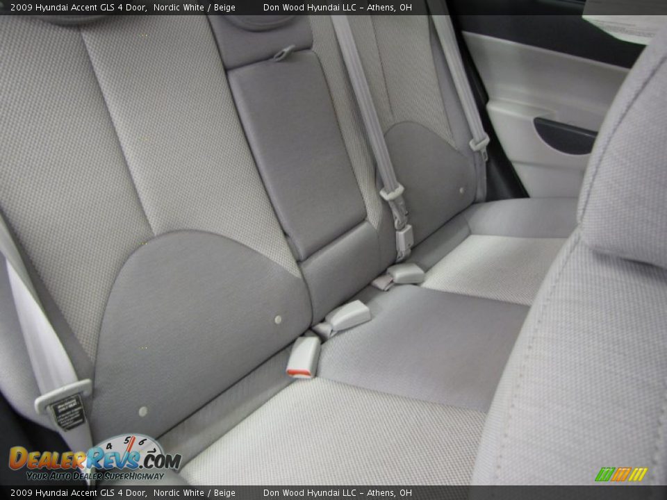 2009 Hyundai Accent GLS 4 Door Nordic White / Beige Photo #8