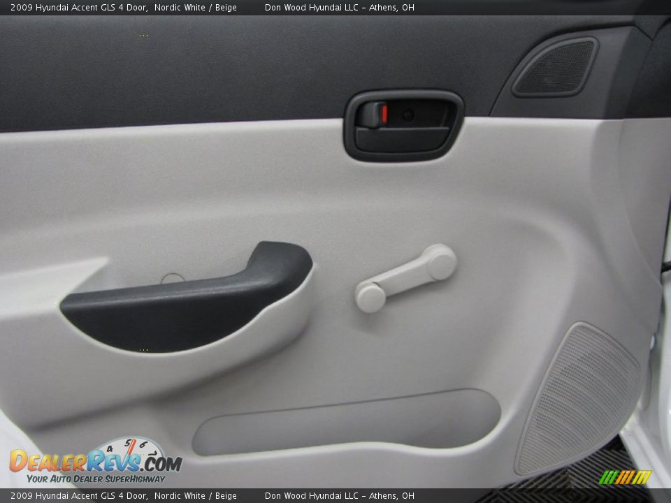 2009 Hyundai Accent GLS 4 Door Nordic White / Beige Photo #10
