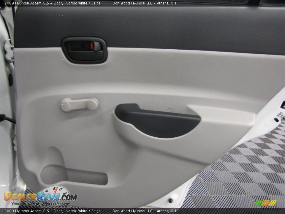 2009 Hyundai Accent GLS 4 Door Nordic White / Beige Photo #12
