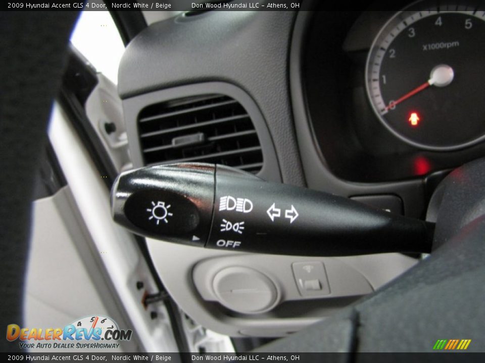 2009 Hyundai Accent GLS 4 Door Nordic White / Beige Photo #15