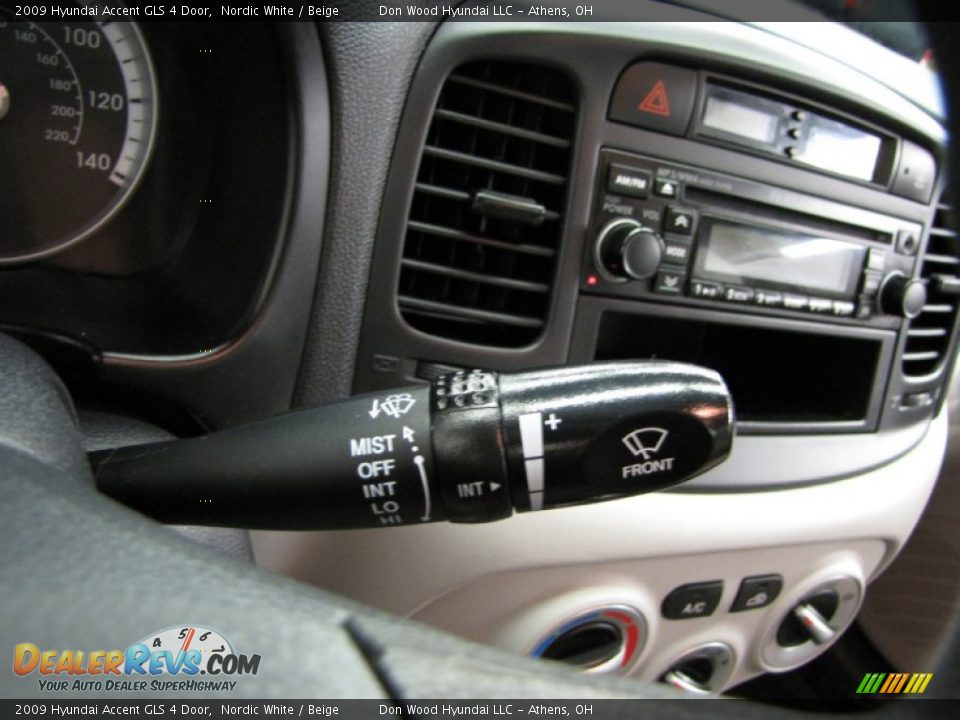 2009 Hyundai Accent GLS 4 Door Nordic White / Beige Photo #16