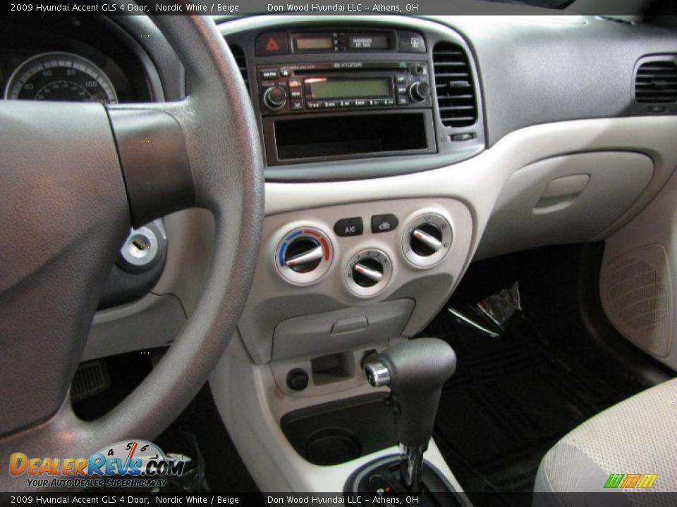 2009 Hyundai Accent GLS 4 Door Nordic White / Beige Photo #20