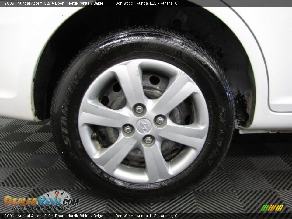 2009 Hyundai Accent GLS 4 Door Nordic White / Beige Photo #21