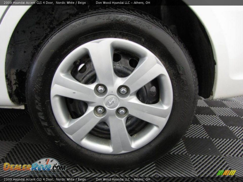 2009 Hyundai Accent GLS 4 Door Nordic White / Beige Photo #22