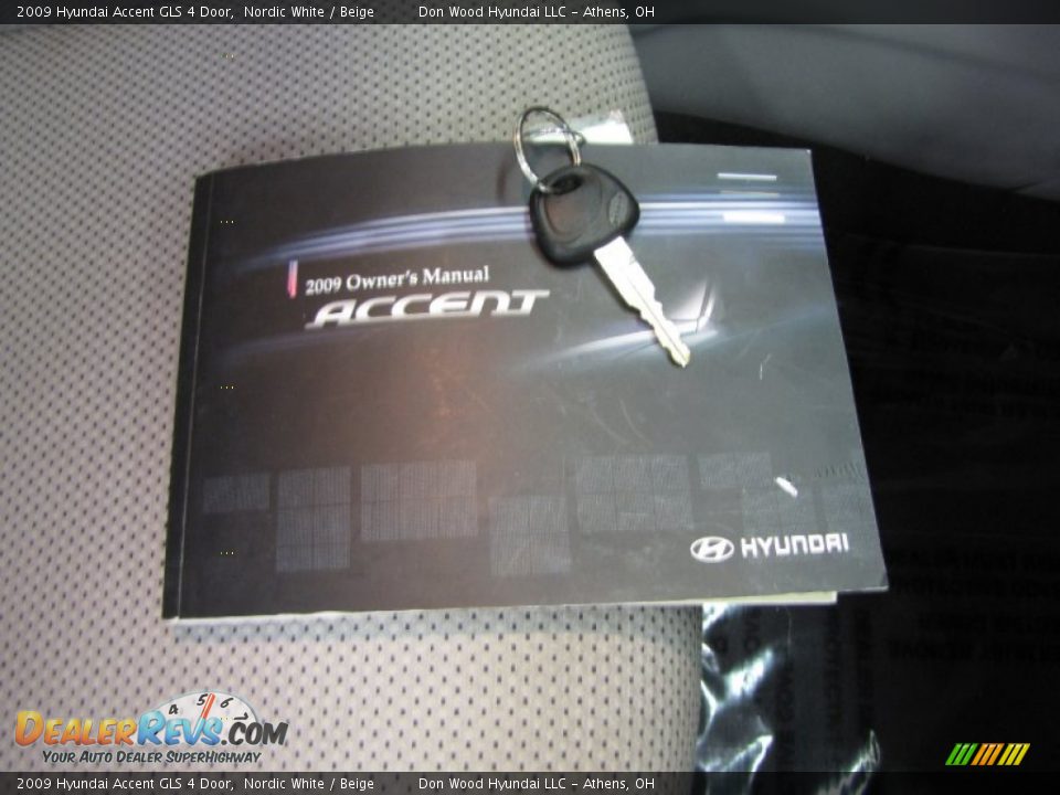 2009 Hyundai Accent GLS 4 Door Nordic White / Beige Photo #24