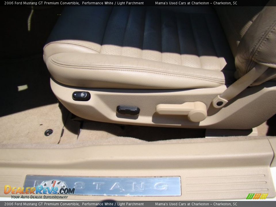 2006 Ford Mustang GT Premium Convertible Performance White / Light Parchment Photo #10