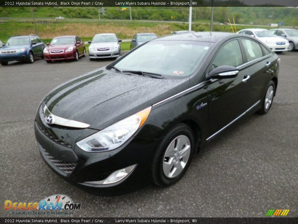 Front 3/4 View of 2012 Hyundai Sonata Hybrid Photo #3