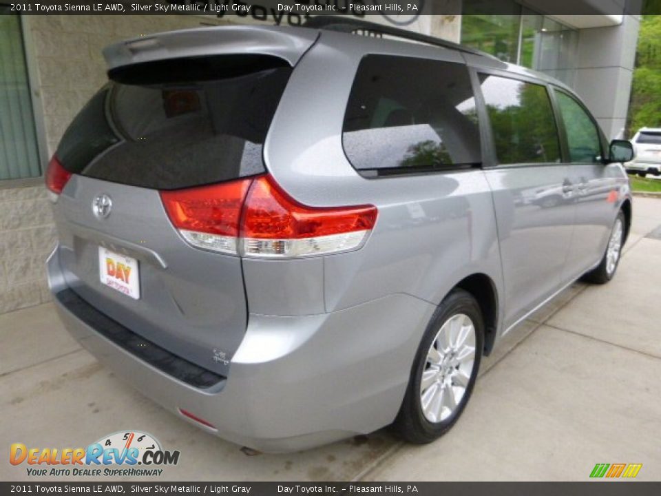 2011 Toyota Sienna LE AWD Silver Sky Metallic / Light Gray Photo #2