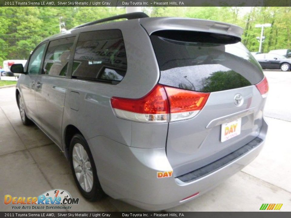 2011 Toyota Sienna LE AWD Silver Sky Metallic / Light Gray Photo #4