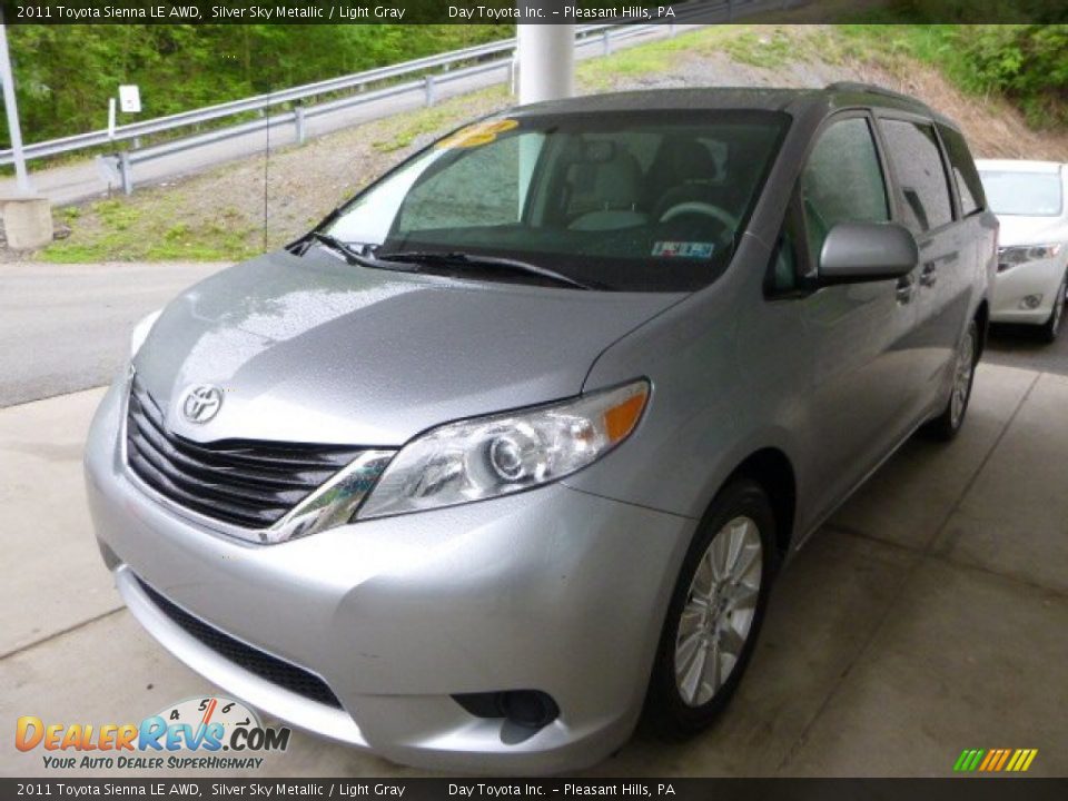 2011 Toyota Sienna LE AWD Silver Sky Metallic / Light Gray Photo #5