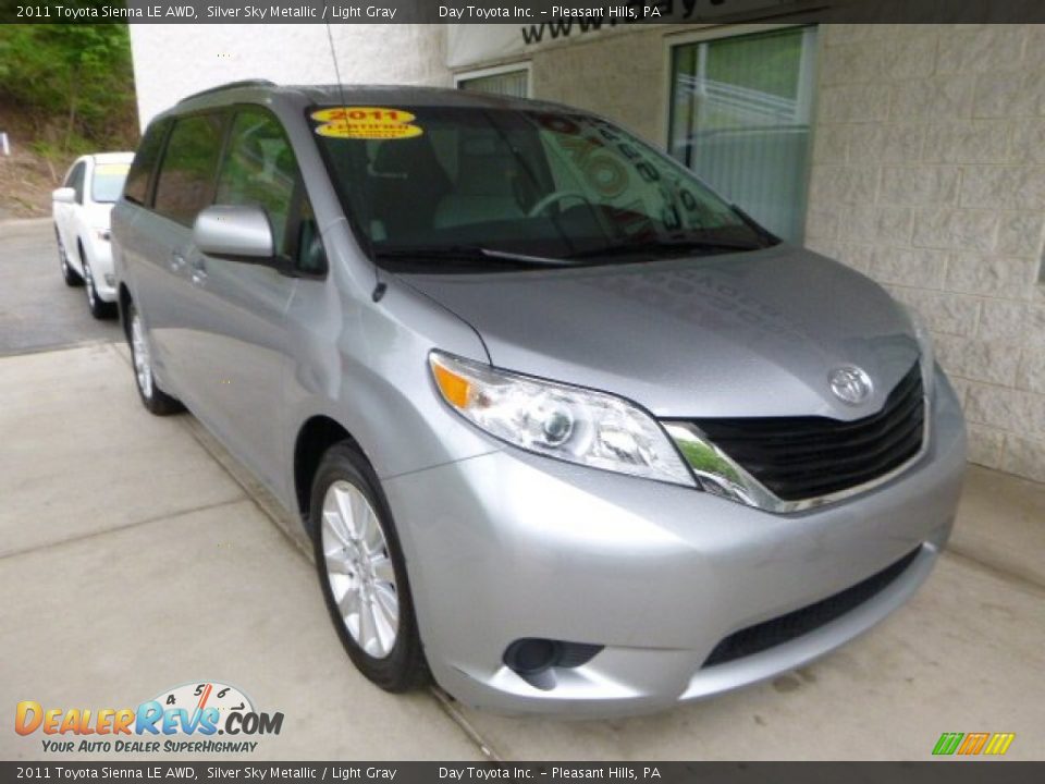 2011 Toyota Sienna LE AWD Silver Sky Metallic / Light Gray Photo #7