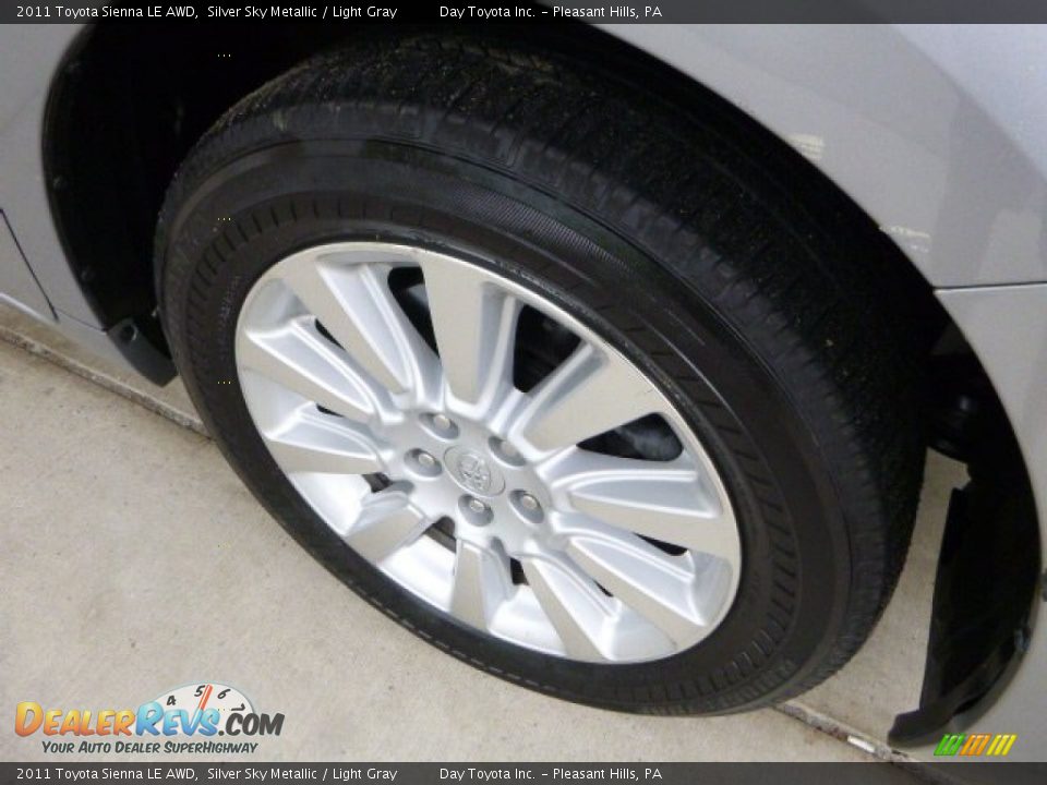 2011 Toyota Sienna LE AWD Silver Sky Metallic / Light Gray Photo #8
