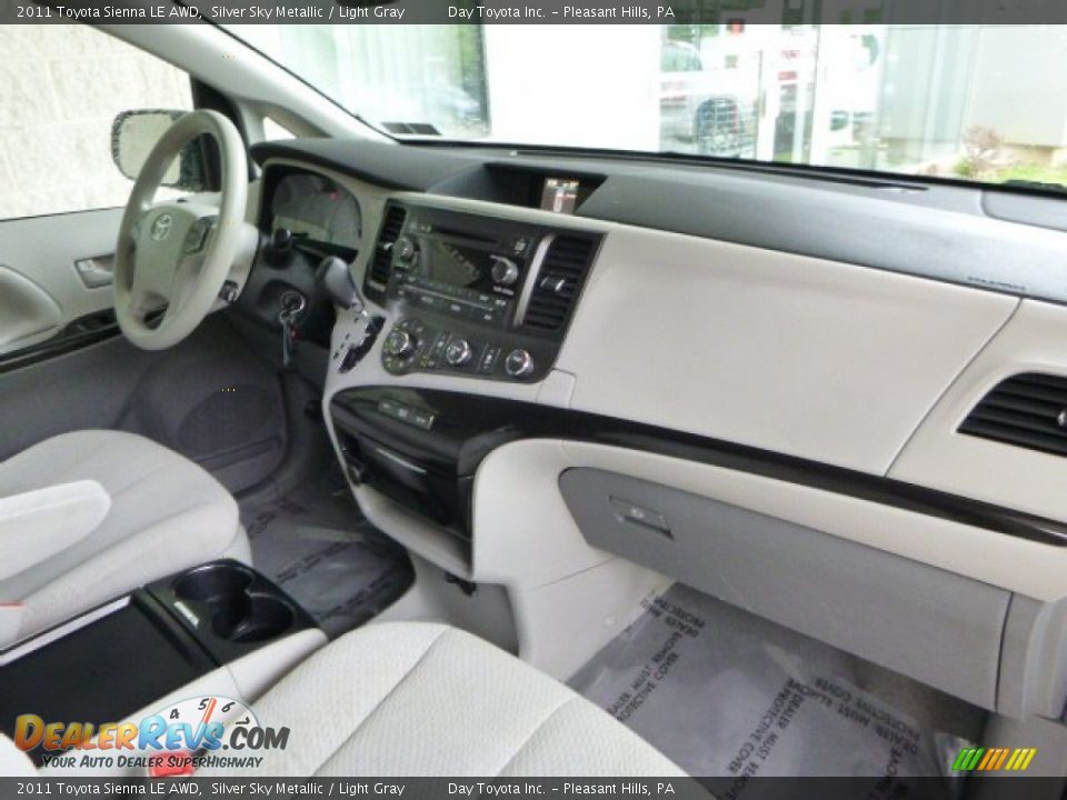 2011 Toyota Sienna LE AWD Silver Sky Metallic / Light Gray Photo #10