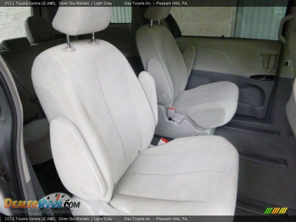 2011 Toyota Sienna LE AWD Silver Sky Metallic / Light Gray Photo #12