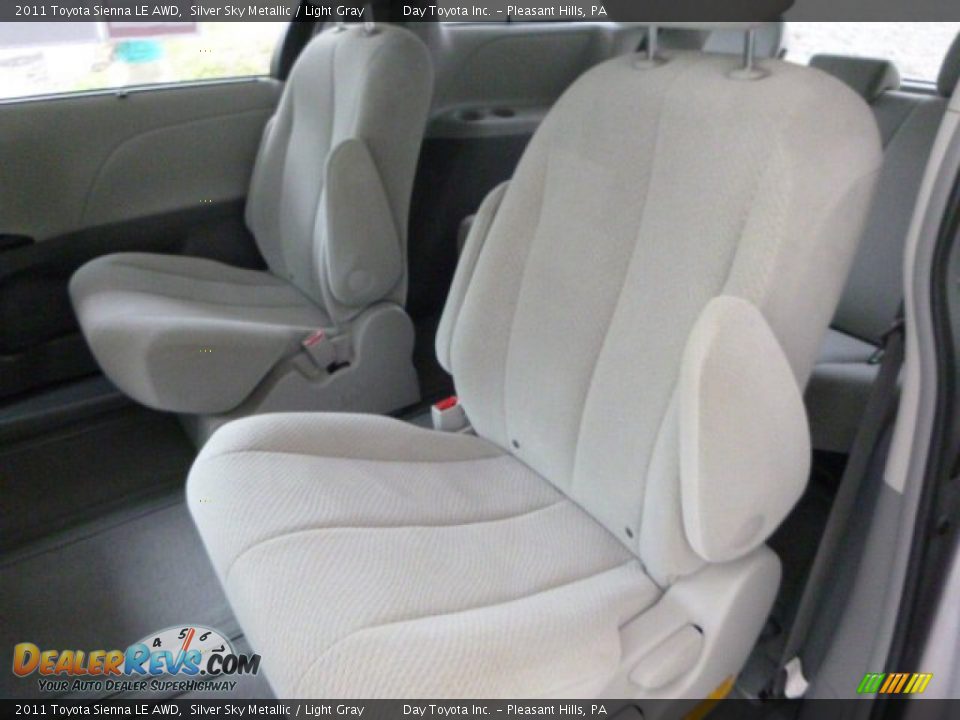 2011 Toyota Sienna LE AWD Silver Sky Metallic / Light Gray Photo #15