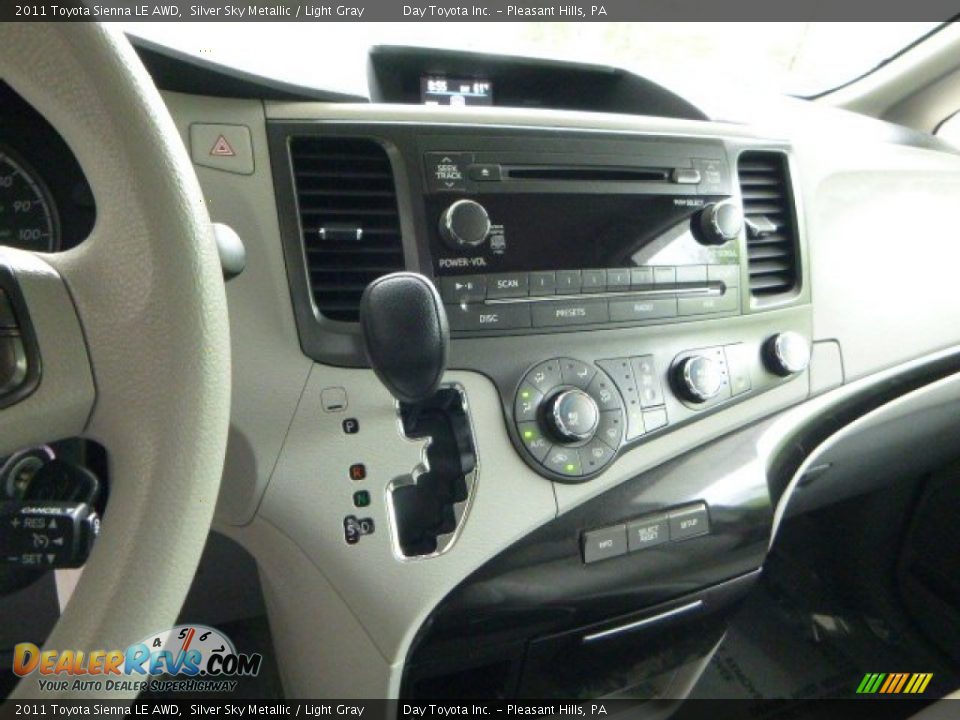 2011 Toyota Sienna LE AWD Silver Sky Metallic / Light Gray Photo #18