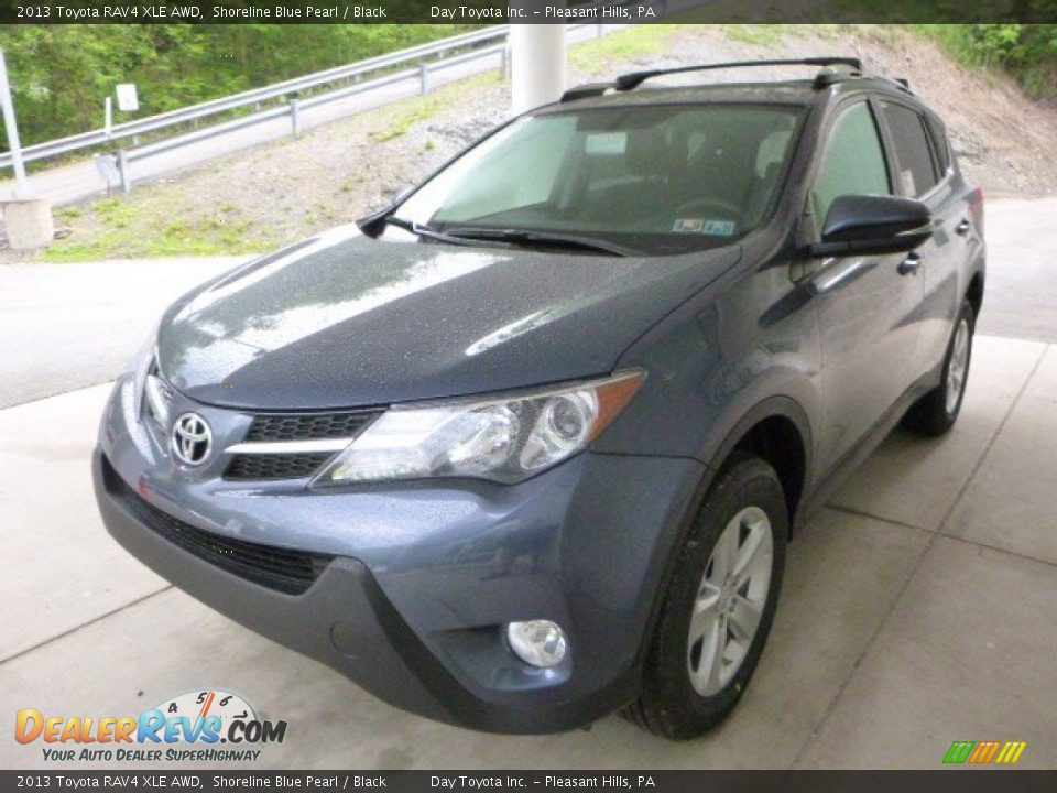 Front 3/4 View of 2013 Toyota RAV4 XLE AWD Photo #5