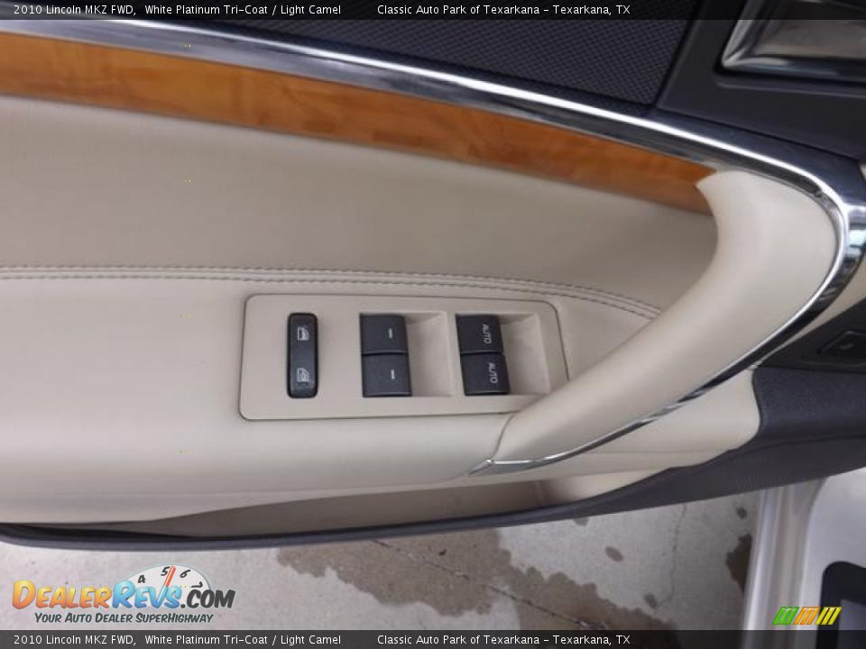 2010 Lincoln MKZ FWD White Platinum Tri-Coat / Light Camel Photo #31