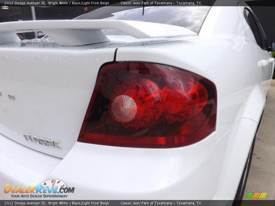 2012 Dodge Avenger SE Bright White / Black/Light Frost Beige Photo #13