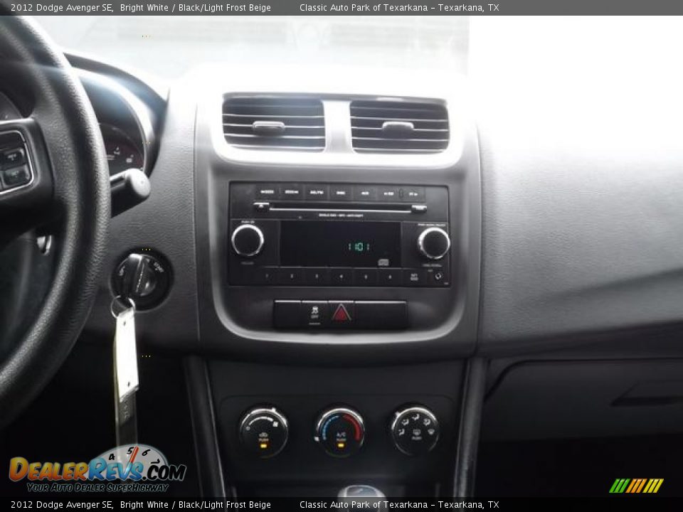 2012 Dodge Avenger SE Bright White / Black/Light Frost Beige Photo #16
