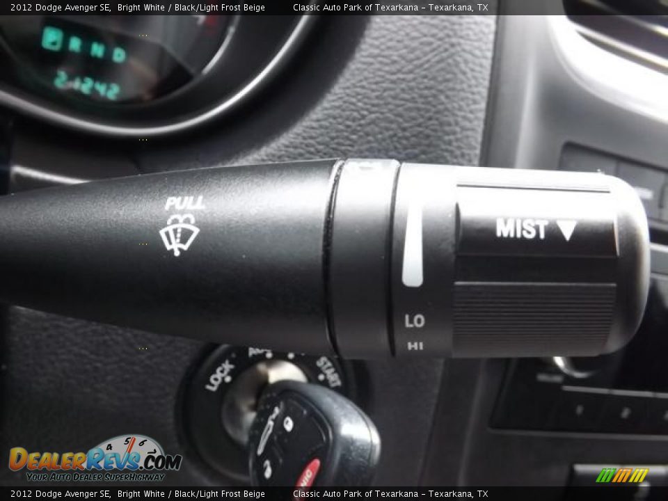 2012 Dodge Avenger SE Bright White / Black/Light Frost Beige Photo #20
