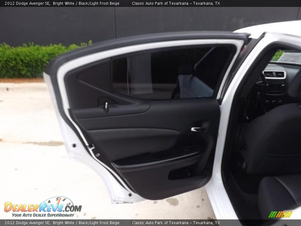 2012 Dodge Avenger SE Bright White / Black/Light Frost Beige Photo #28