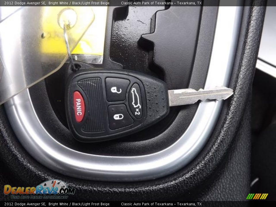 2012 Dodge Avenger SE Bright White / Black/Light Frost Beige Photo #31