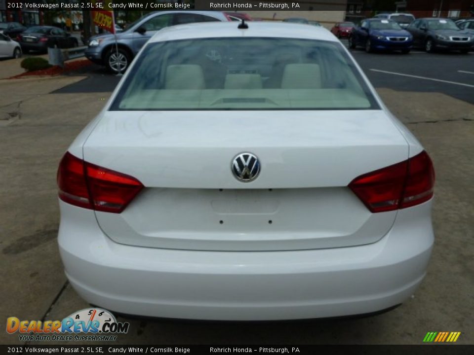 2012 Volkswagen Passat 2.5L SE Candy White / Cornsilk Beige Photo #17