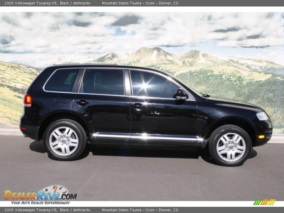 2005 Volkswagen Touareg V8 Black / Anthracite Photo #2