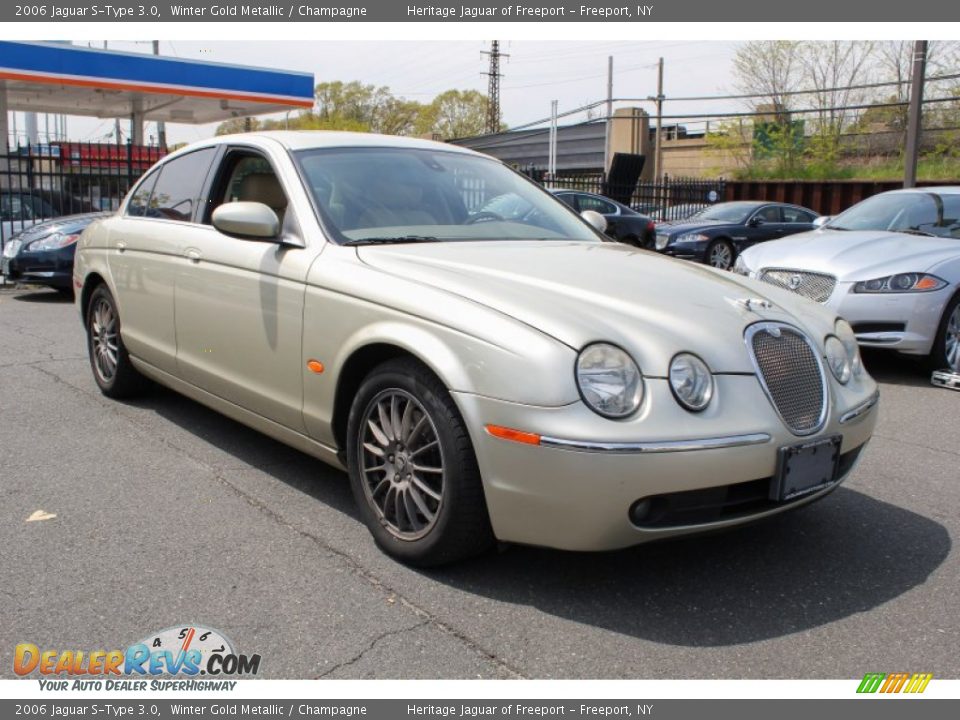 Front 3/4 View of 2006 Jaguar S-Type 3.0 Photo #7