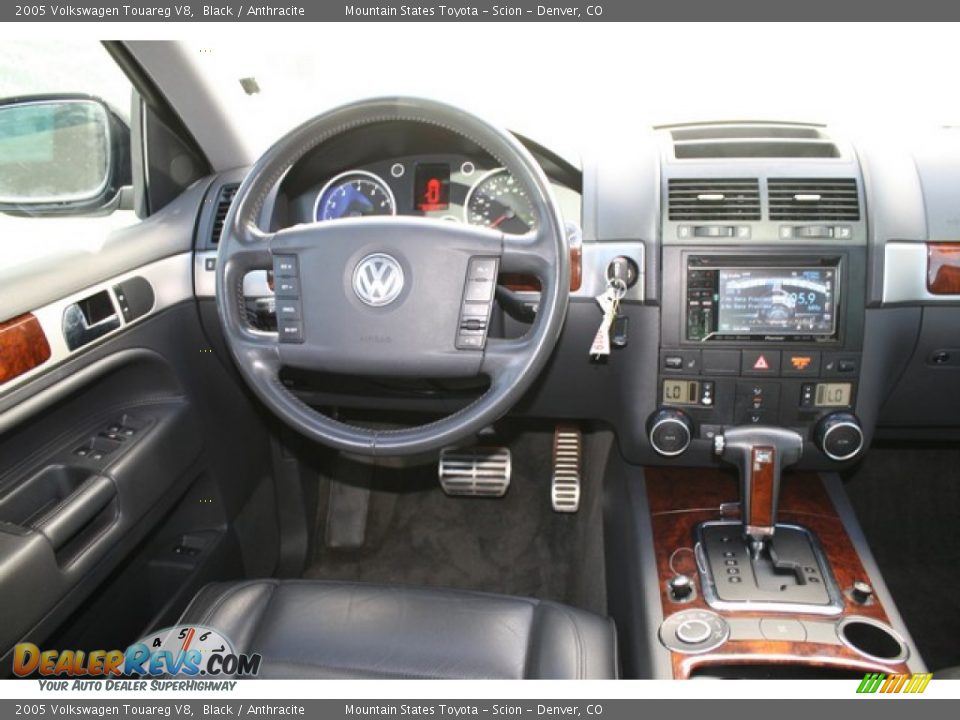 2005 Volkswagen Touareg V8 Black / Anthracite Photo #12
