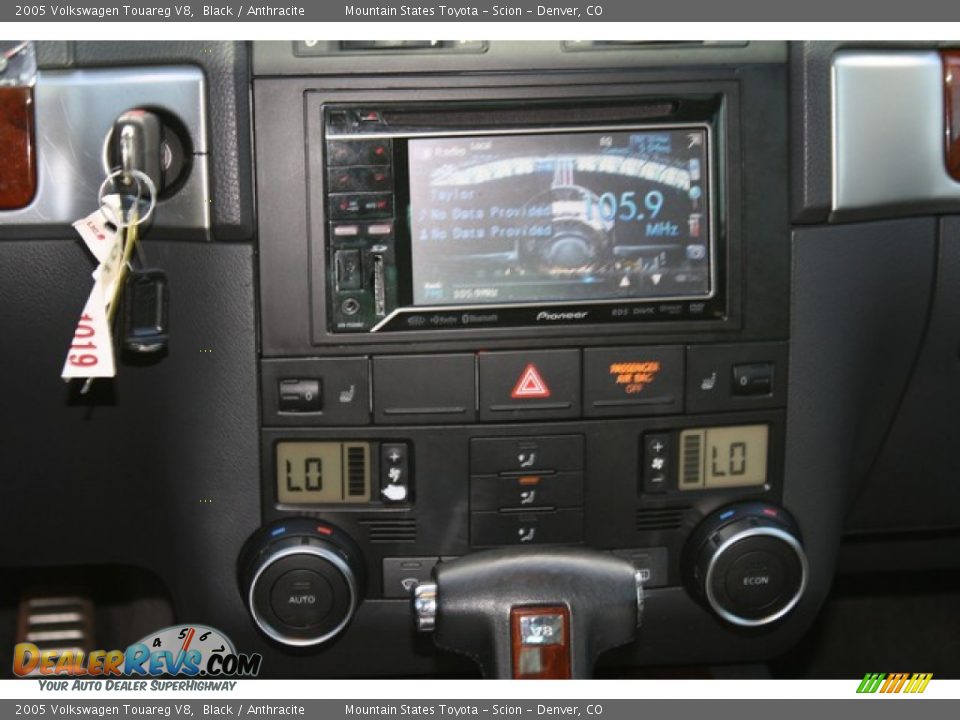 2005 Volkswagen Touareg V8 Black / Anthracite Photo #14