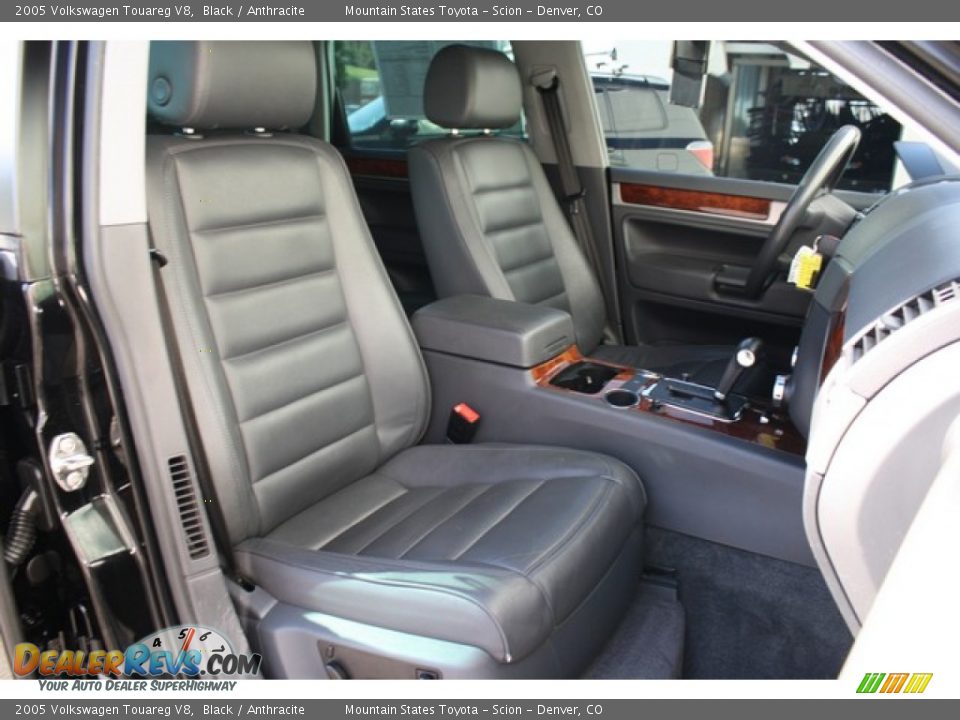 2005 Volkswagen Touareg V8 Black / Anthracite Photo #17