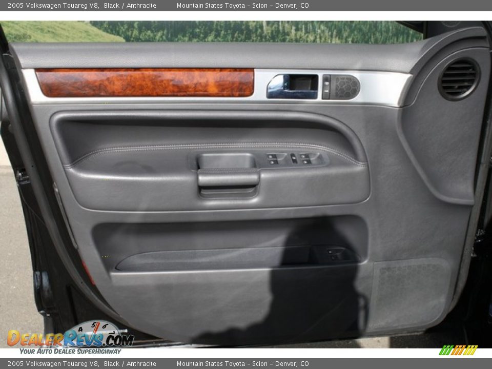 2005 Volkswagen Touareg V8 Black / Anthracite Photo #21
