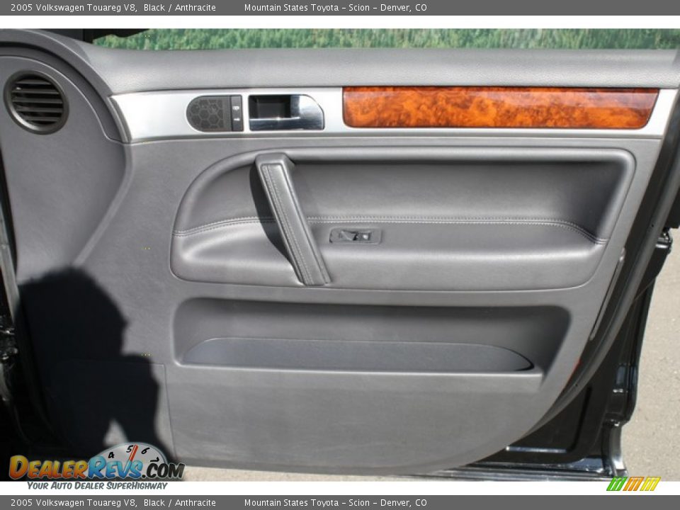 2005 Volkswagen Touareg V8 Black / Anthracite Photo #22