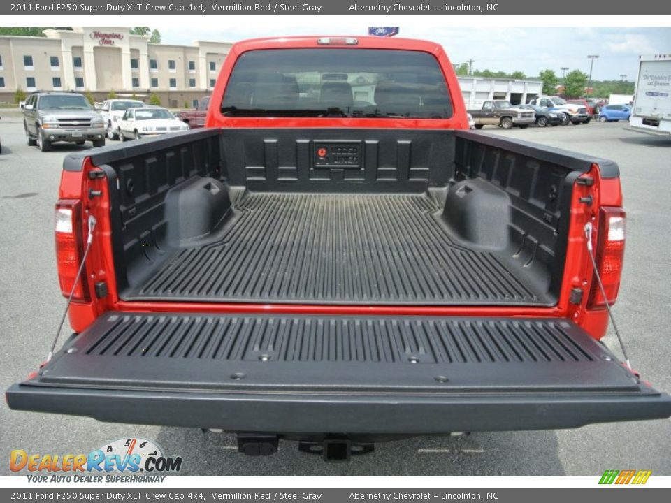 2011 Ford F250 Super Duty XLT Crew Cab 4x4 Vermillion Red / Steel Gray Photo #16