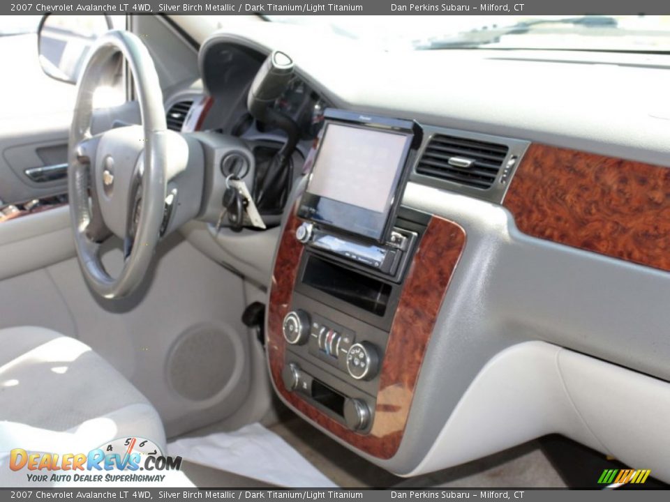 2007 Chevrolet Avalanche LT 4WD Silver Birch Metallic / Dark Titanium/Light Titanium Photo #9