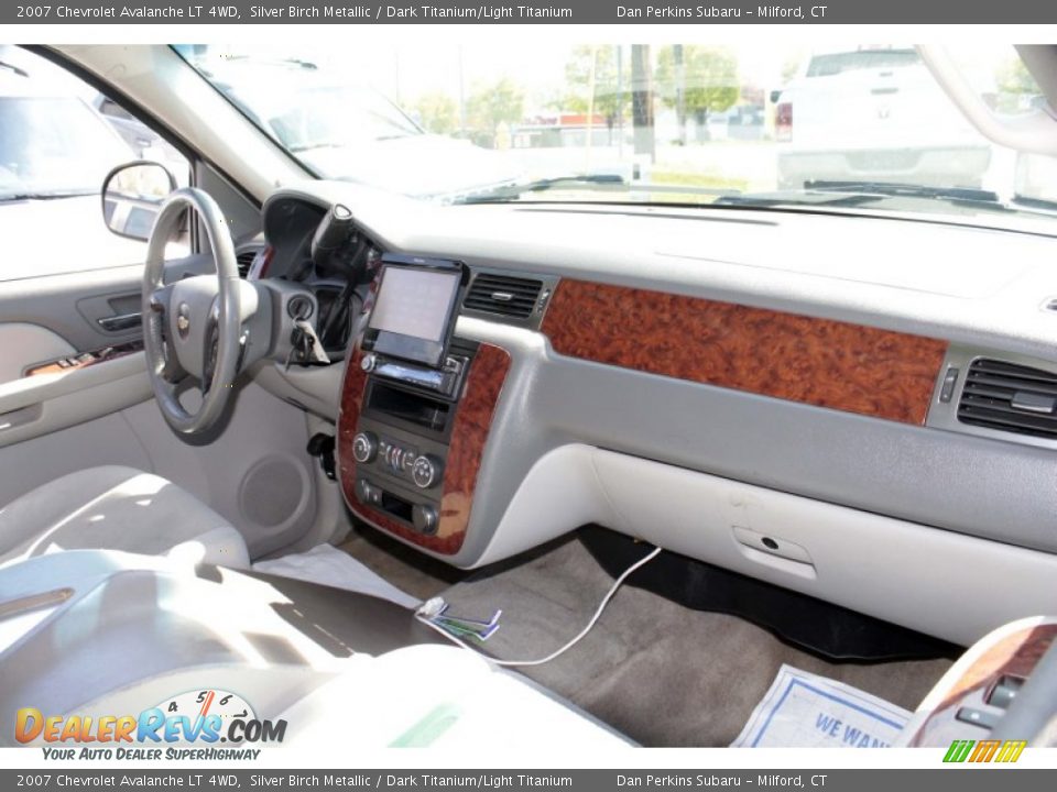 2007 Chevrolet Avalanche LT 4WD Silver Birch Metallic / Dark Titanium/Light Titanium Photo #12