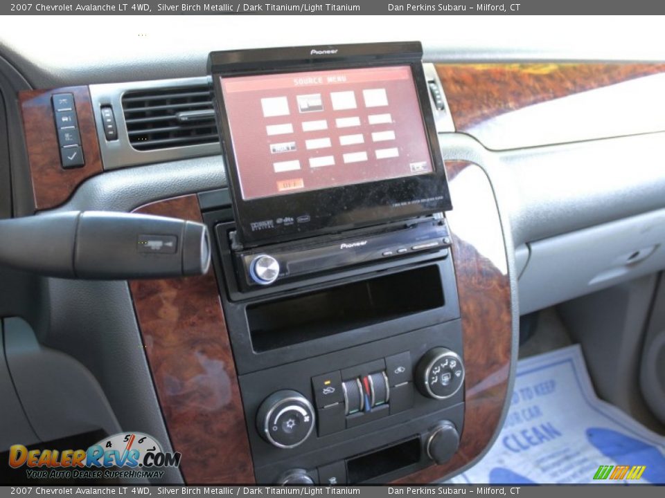 2007 Chevrolet Avalanche LT 4WD Silver Birch Metallic / Dark Titanium/Light Titanium Photo #14