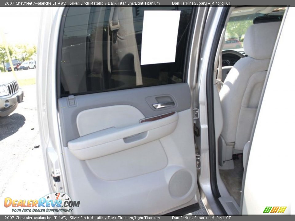 2007 Chevrolet Avalanche LT 4WD Silver Birch Metallic / Dark Titanium/Light Titanium Photo #17