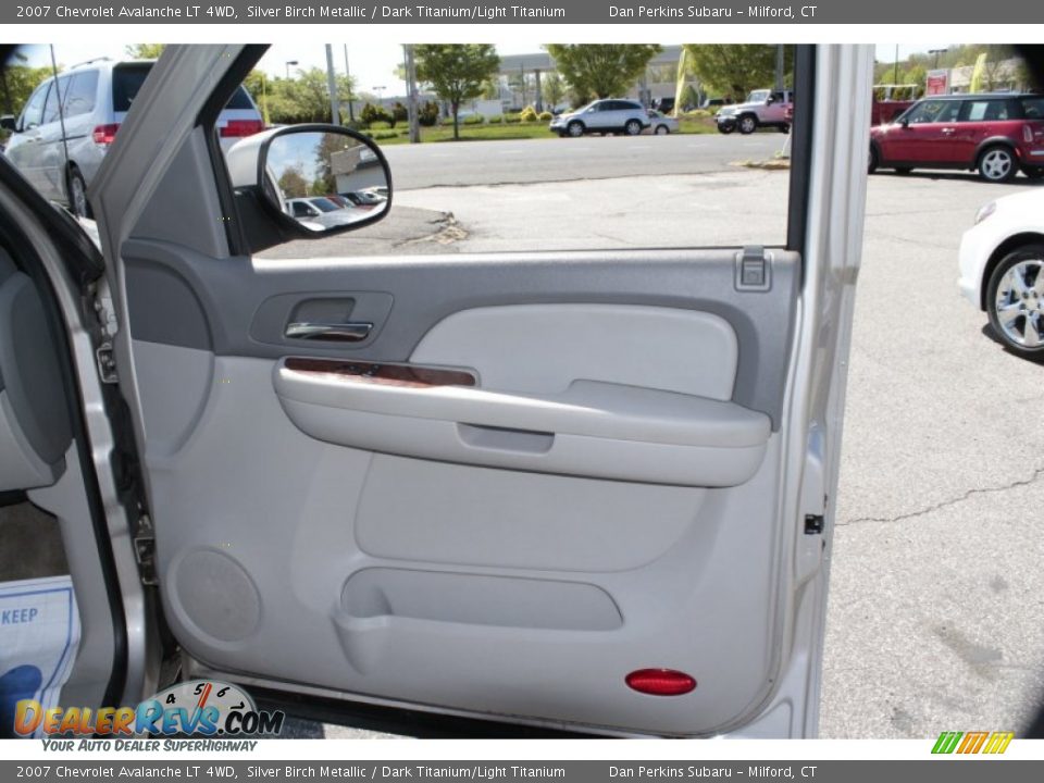 2007 Chevrolet Avalanche LT 4WD Silver Birch Metallic / Dark Titanium/Light Titanium Photo #18