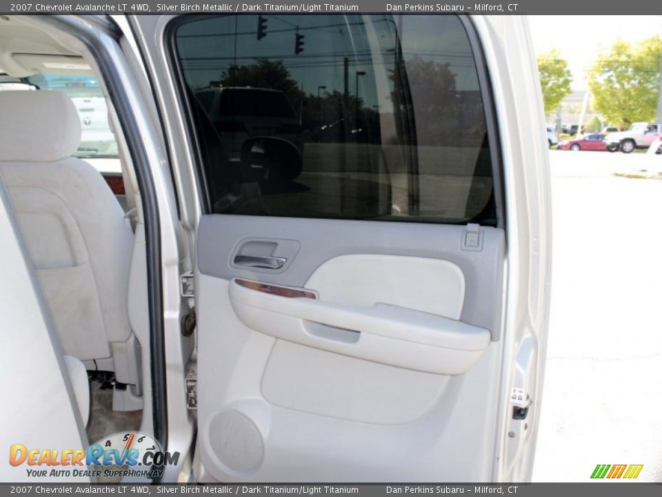 2007 Chevrolet Avalanche LT 4WD Silver Birch Metallic / Dark Titanium/Light Titanium Photo #20