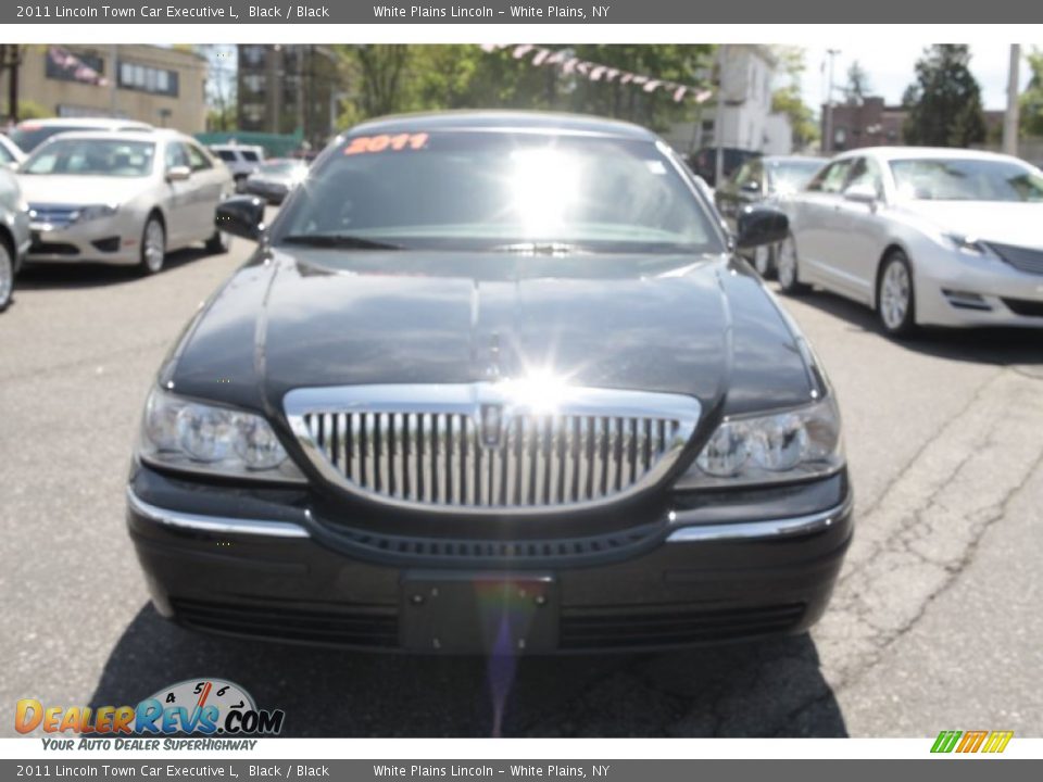 2011 Lincoln Town Car Executive L Black / Black Photo #3