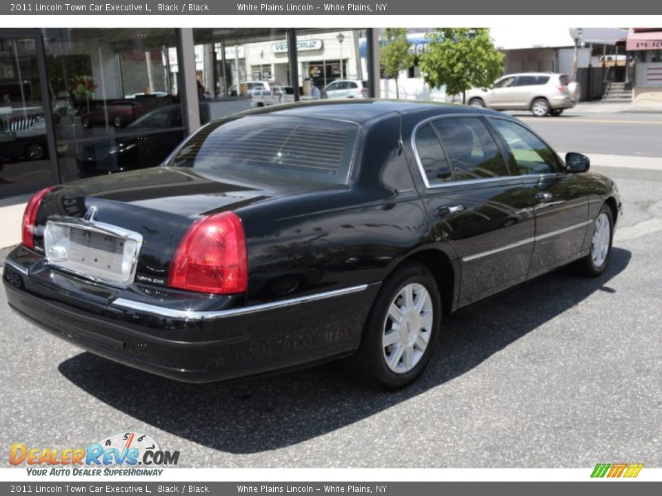 2011 Lincoln Town Car Executive L Black / Black Photo #6