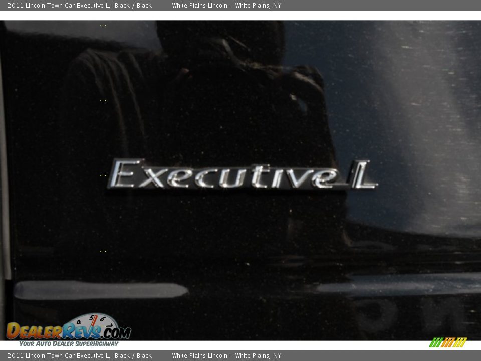 2011 Lincoln Town Car Executive L Logo Photo #10
