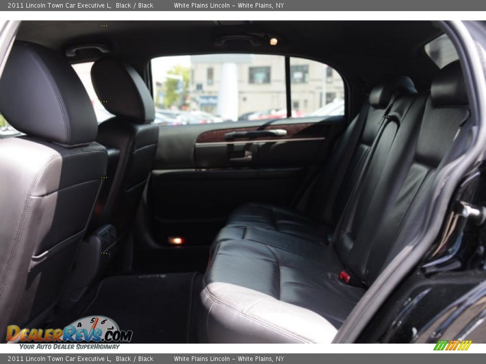 Rear Seat of 2011 Lincoln Town Car Executive L Photo #14