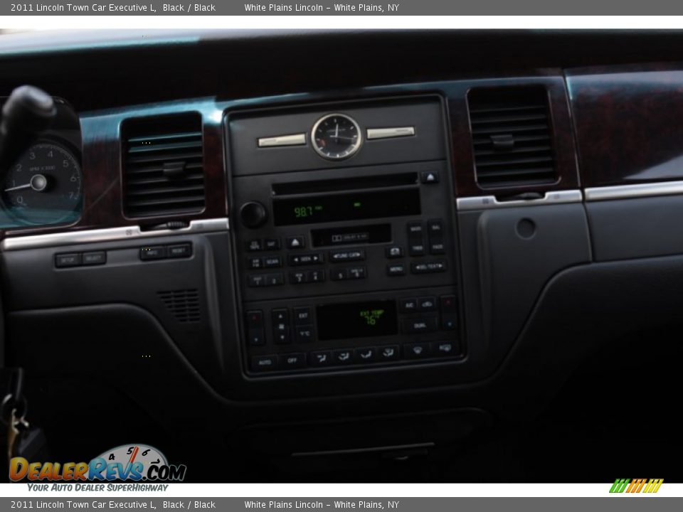 2011 Lincoln Town Car Executive L Black / Black Photo #23