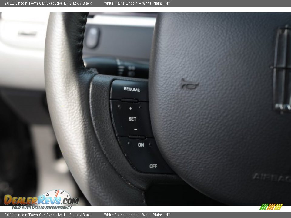 Controls of 2011 Lincoln Town Car Executive L Photo #24